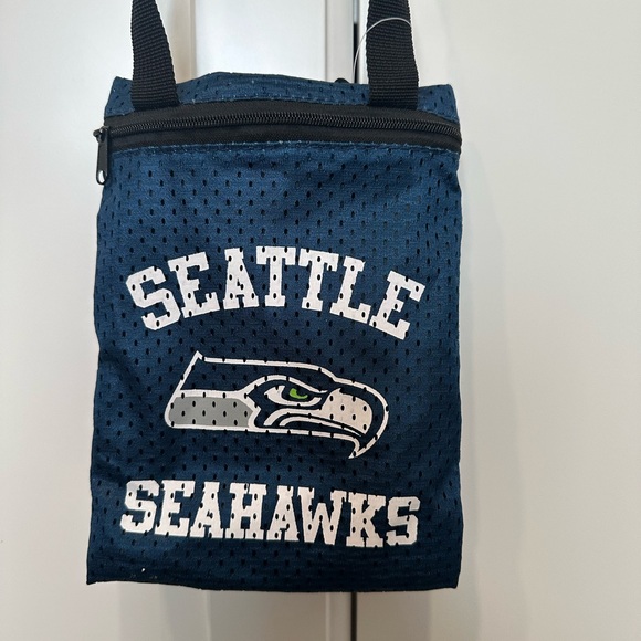 NWT Seahawks Game Day Pouch Blue Mesh Bag, Strap, zipper, NFL - Picture 1 of 6